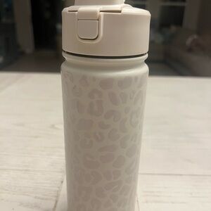 Simple Modern White Leopard Print Water Bottle
